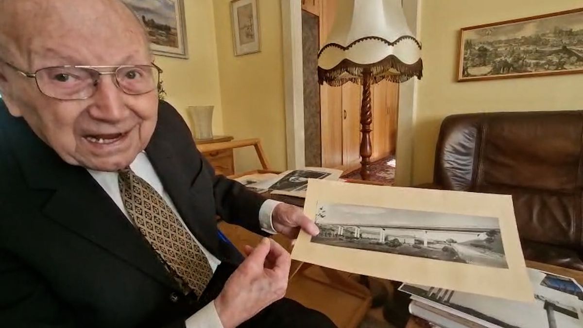 Otec Nuselského mostu Jan Vítek oslavil 100. narozeniny a získal medaili od prezidenta